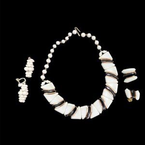 Vintage Chunky White & Black Beaded Necklace With Matching Earrings Bold Retro J